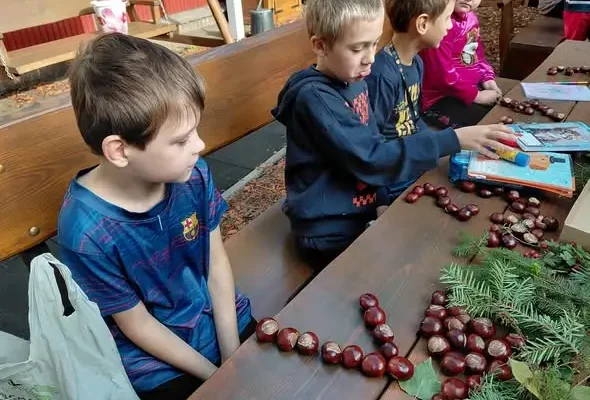 Klasa 1a ze Świętochłowic w plenerowej lekcji: matematyka, przyroda i ruch w jednym