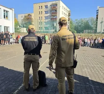 Próbny alarm w świętochłowickiej Ósemce z udziałem strażaków