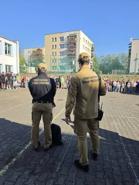 Próbny alarm w świętochłowickiej Ósemce z udziałem strażaków