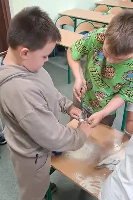 Klasa 3D zakończyła pierwszy miesiąc nauki pełen sensorycznych odkryć