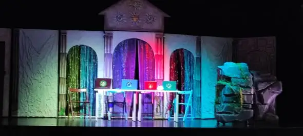 Uczniowie ze Świętochłowic w teatrze na spektaklu „Moc serca, siła żywiołów”