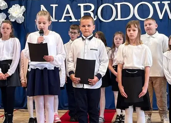 Dzień Edukacji Narodowej w szkole – akademie, nagrody i serduszka od świetlicy
