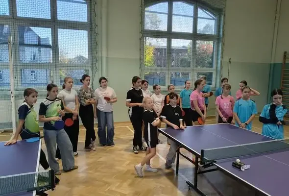 Międzyszkolne zawody w tenisie stołowym – nasi uczniowie na piątym i szóstym miejscu
